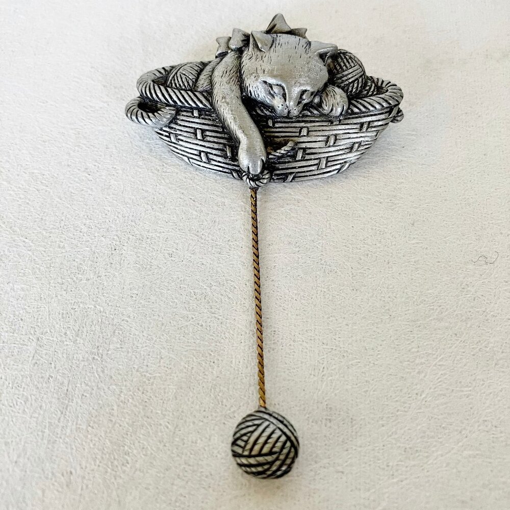 JJ Kitty Cat Pin Brooch Basket Yarn Ball Dangle Pewter Silvertone Signed Vintage